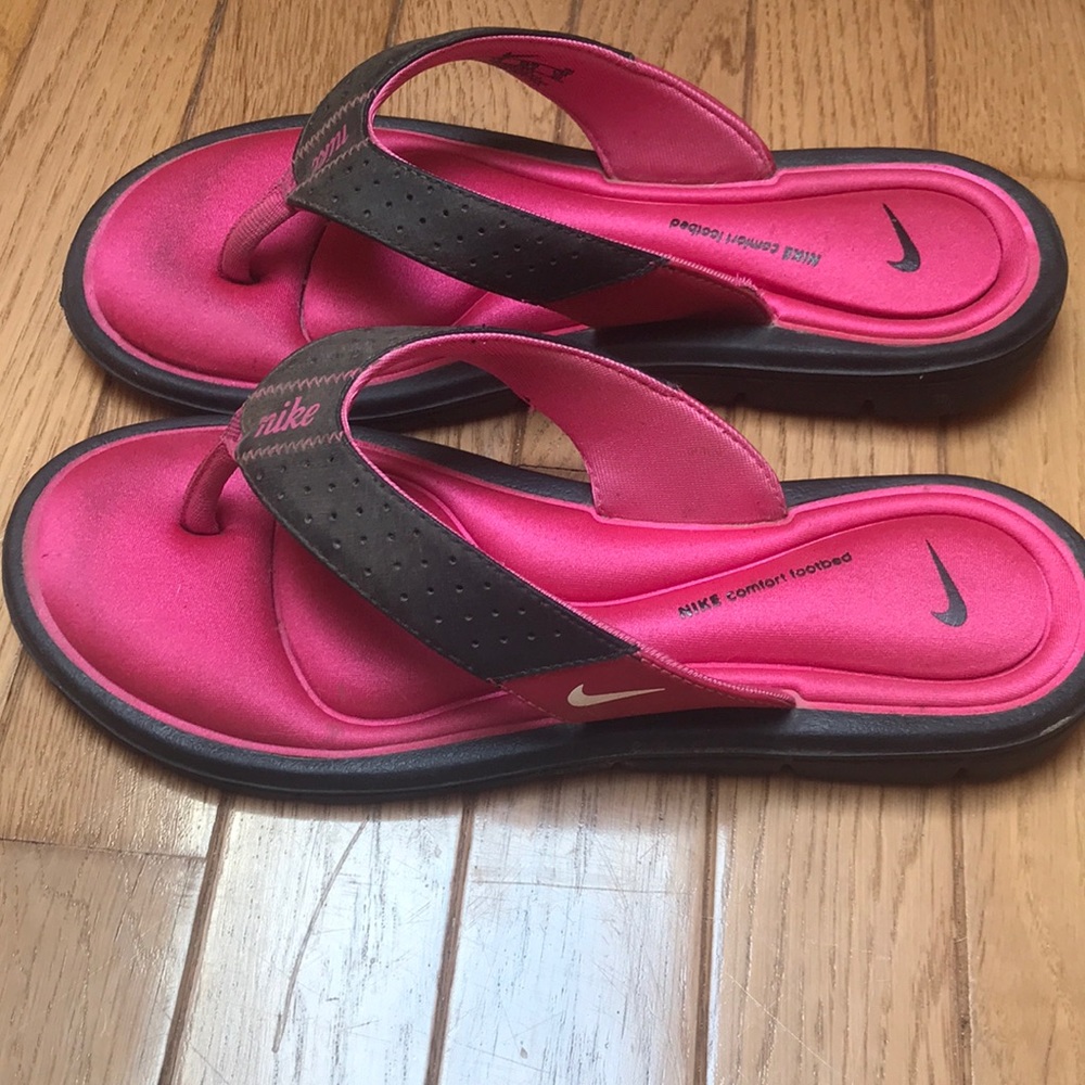 Pink nike flip flops